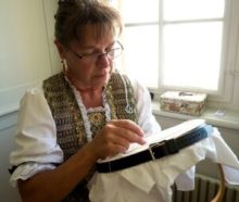 Museum Appenzell: Kunsthandwerkerin im Museum – Verena Schiegg, Handstickerin