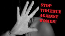 Orange Beleuchtung gegen Gewalt an Frauen im Alter