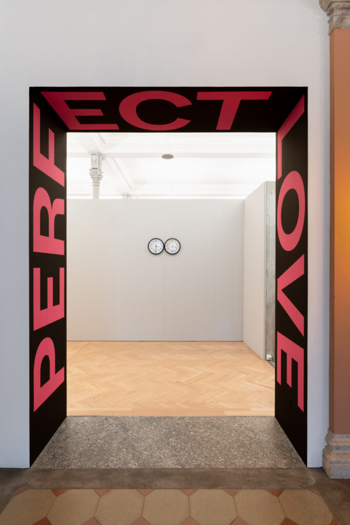 Perfect Love: Gespräch in der Ausstellung